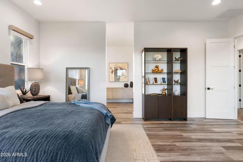 33-Primary Bedroom (4)