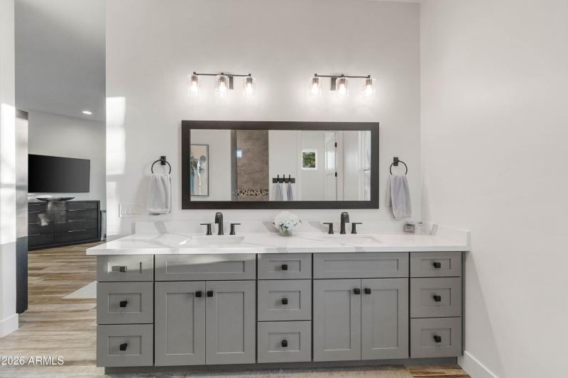 37-Primary Bathroom (4)