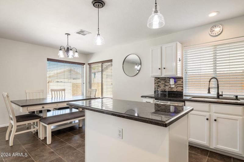 16-web-or-mls-7515-e-laguna-azul-ave