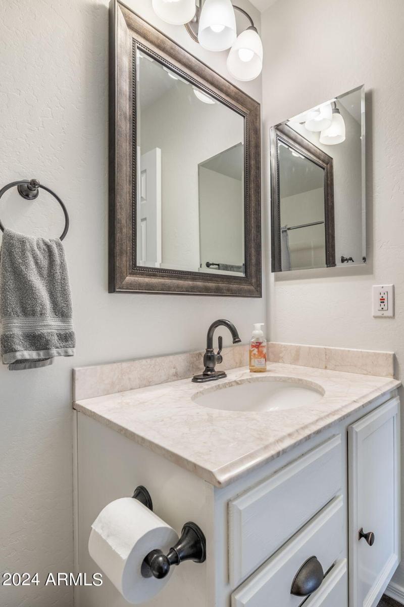 43-web-or-mls-7515-e-laguna-azul-ave