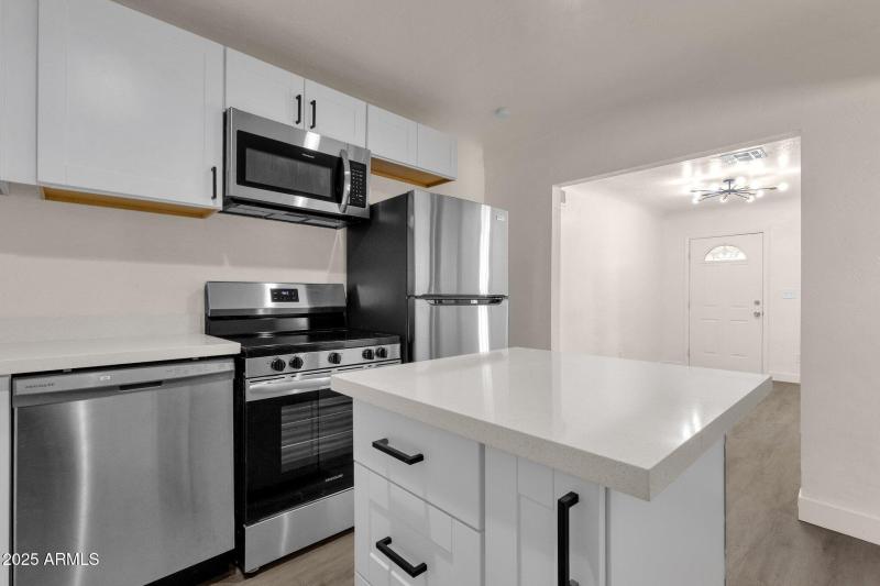 17-web-or-mls-329-n-17th-dr