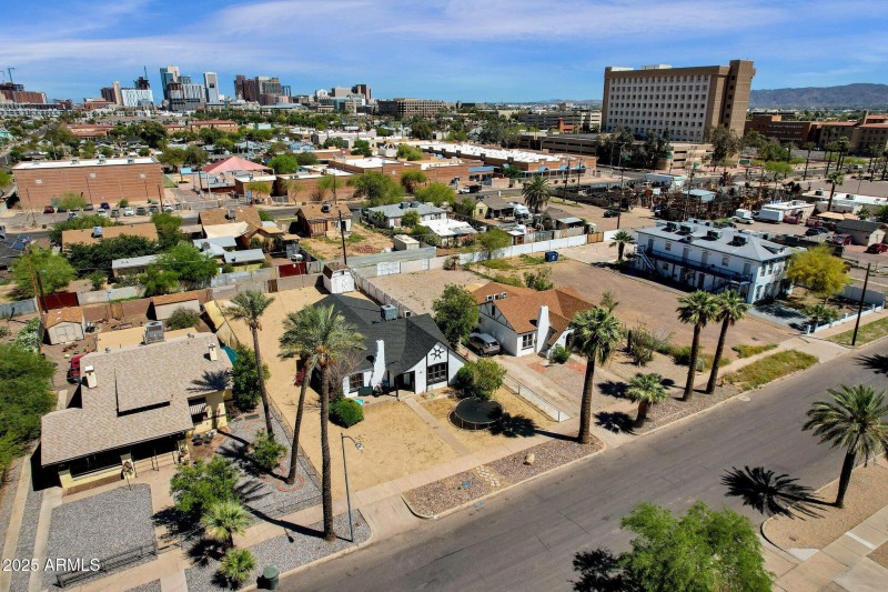 74-web-or-mls-329-n-17th-dr