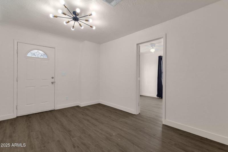 8-web-or-mls-329-n-17th-dr