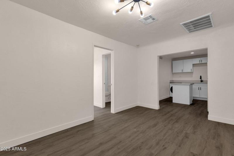 9-web-or-mls-329-n-17th-dr