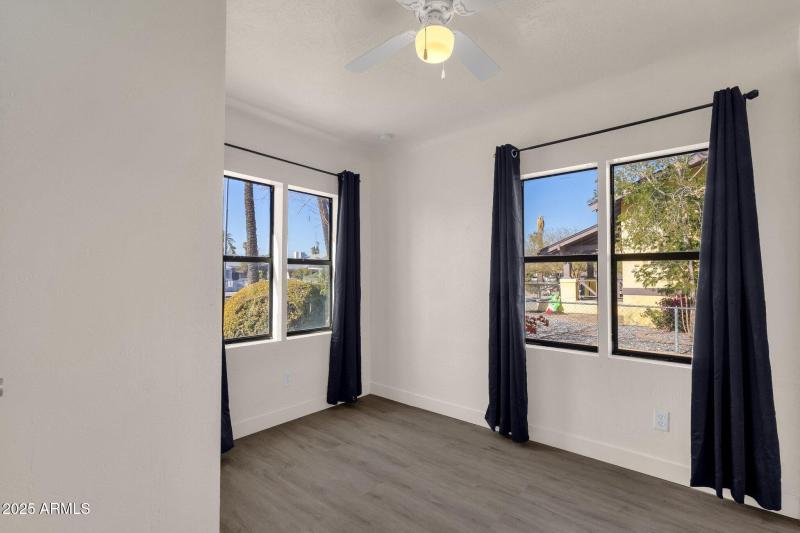 10-web-or-mls-329-n-17th-dr