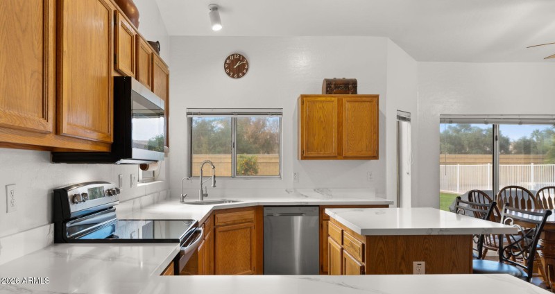13-web-or-mls-Kitchen5