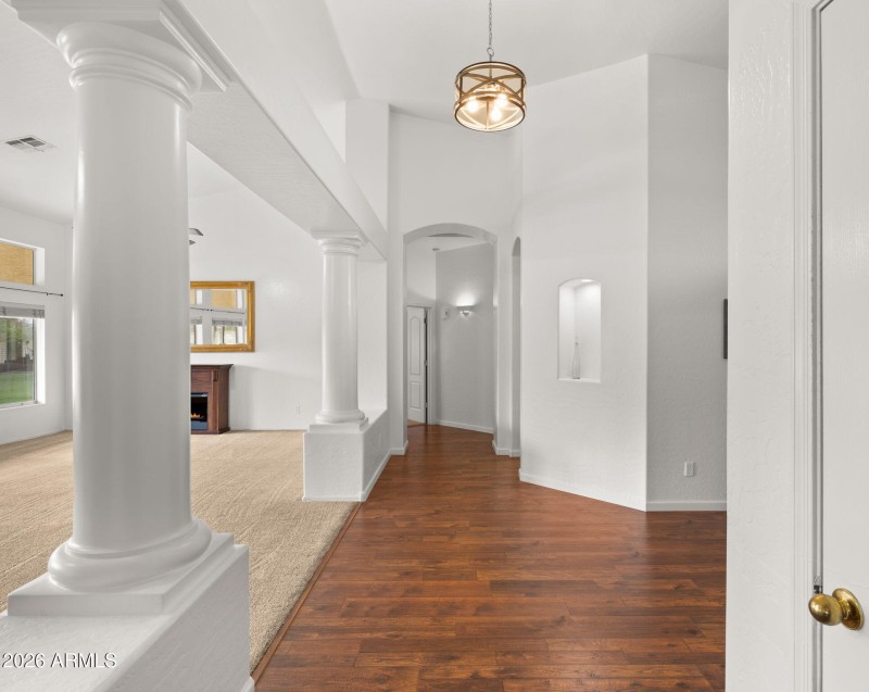 19-web-or-mls-Hallway