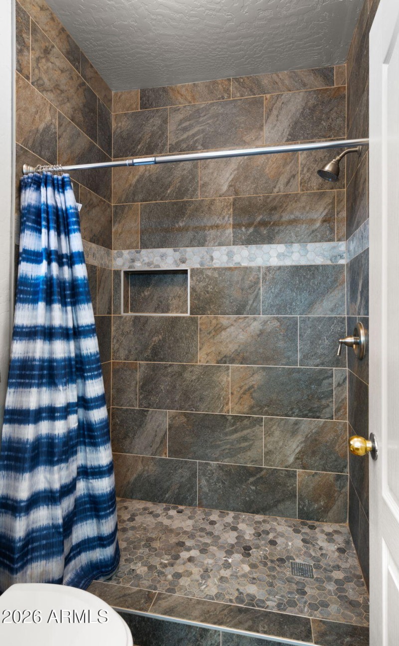 36-web-or-mls-Full Bathroom1