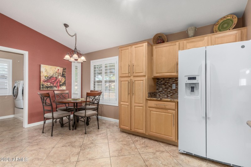 And cozy breakfast nook