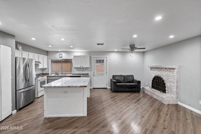 08-Dining and Kitchen