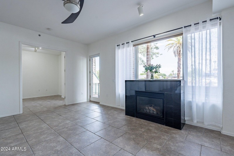 Soft Natural light from N facing unit