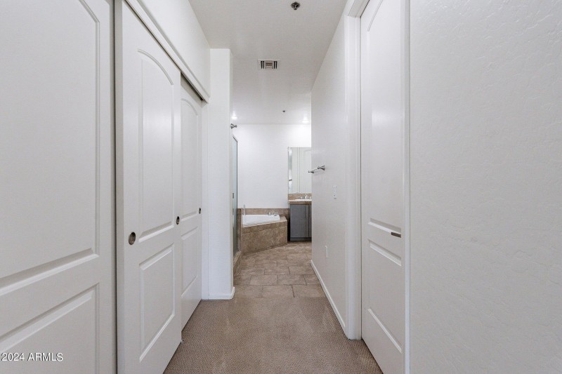 2 closets in owner's suite