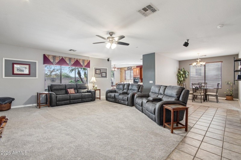 6-web-or-mls-W Bristol Ln-S0301-006