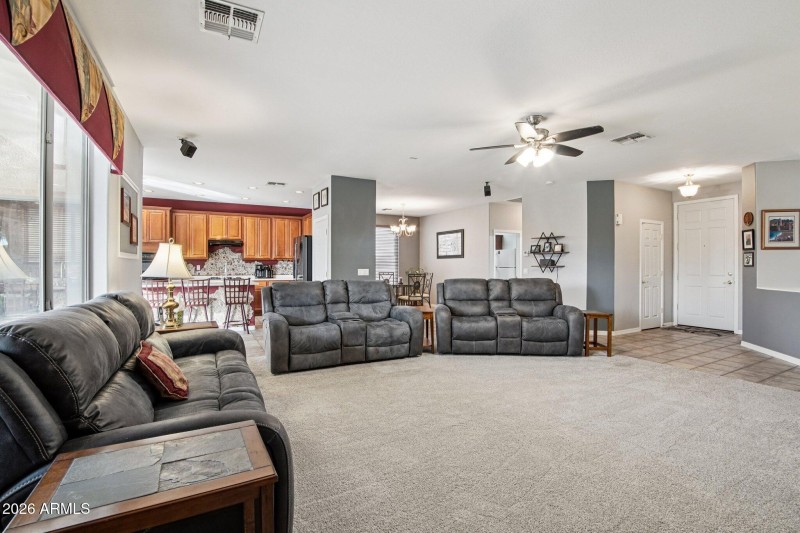 7-web-or-mls-W Bristol Ln-S0301-007