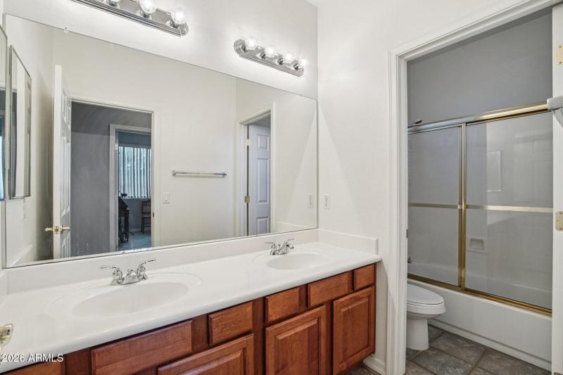 14-web-or-mls-W Bristol Ln-S0301-014