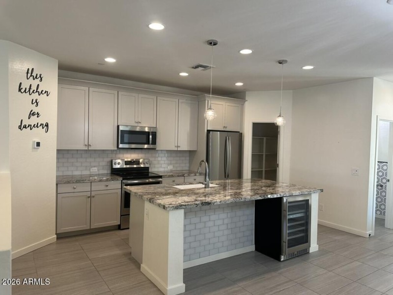 7150D9C8-D7F8-4E2F-ACA3-475A494E437A_1_1