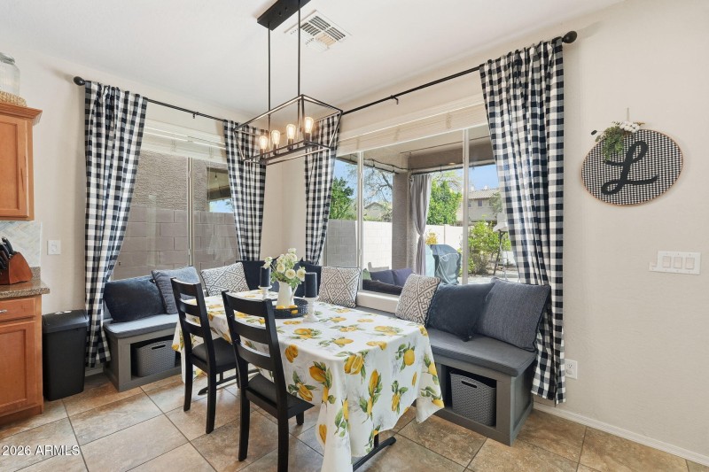 Eat-In Area With Built In Bench