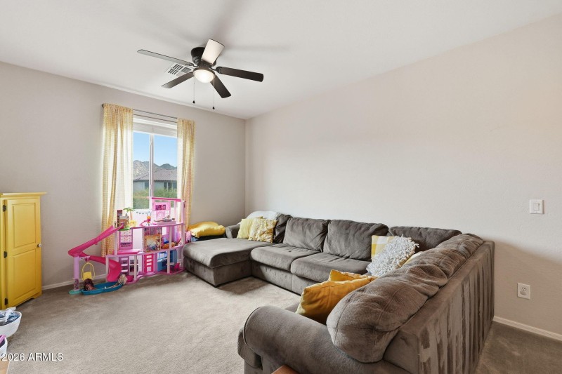 Loft With Endless Possibilities!