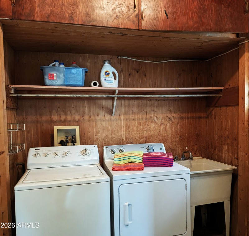 Washer/Dryer included