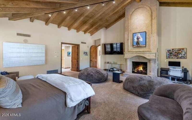 4214 E Claremont Ave-small-027-045-TOD22