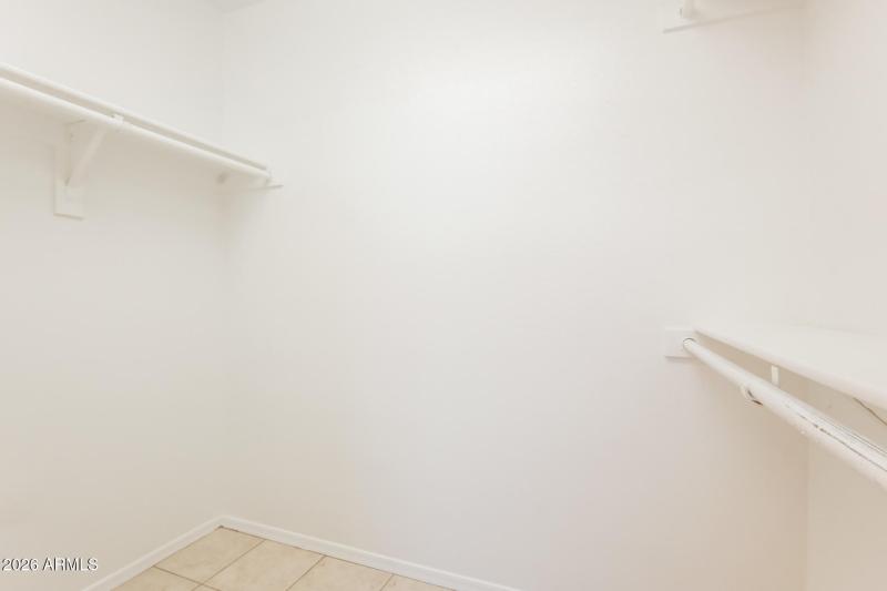 011-photo-walk-in-closet-15048050