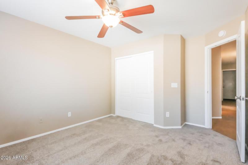 016-photo-bedroom-15048056