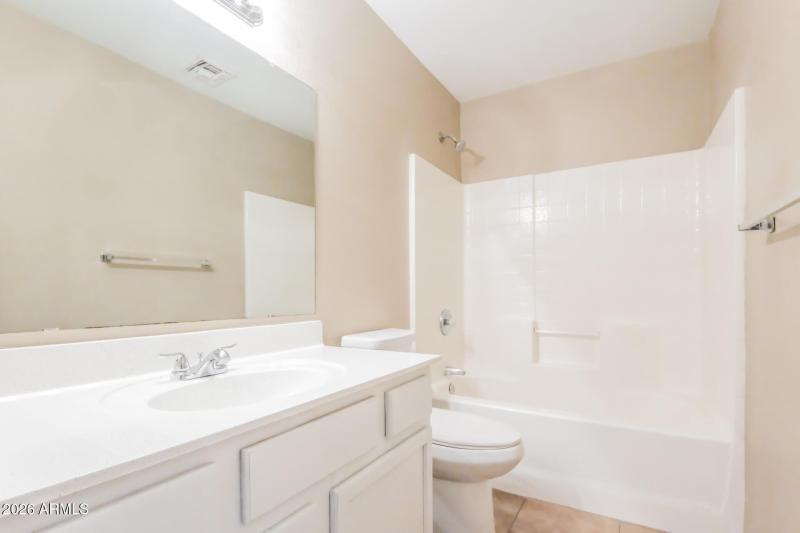 018-photo-bathroom-15048091