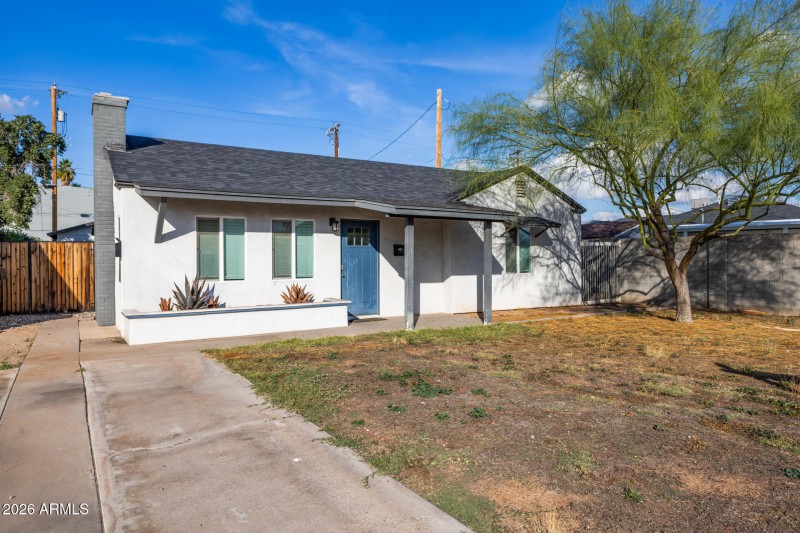 Parking to side of Main House