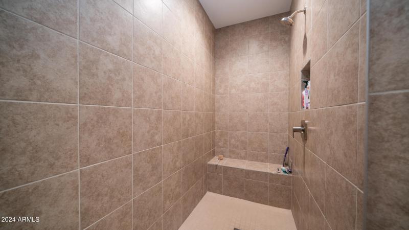 Oversized Master Walkin Shower