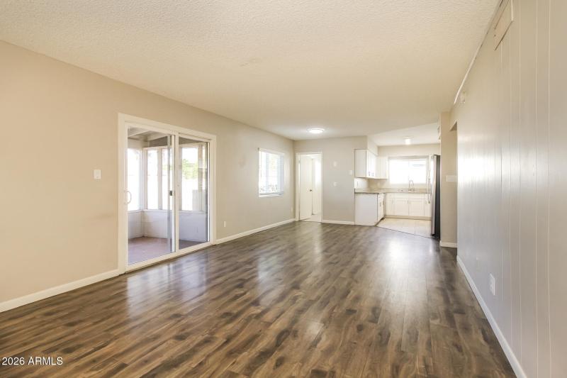 003-photo-living-room-15047731