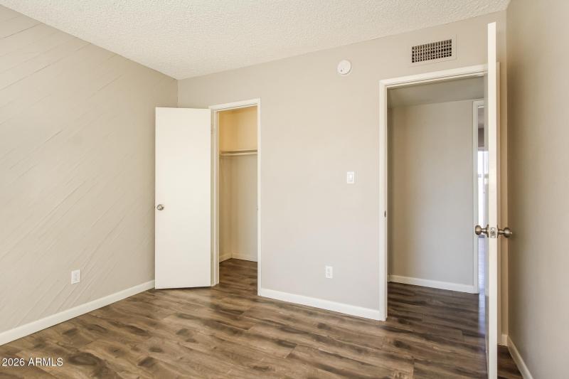 018-photo-bedroom-15047721