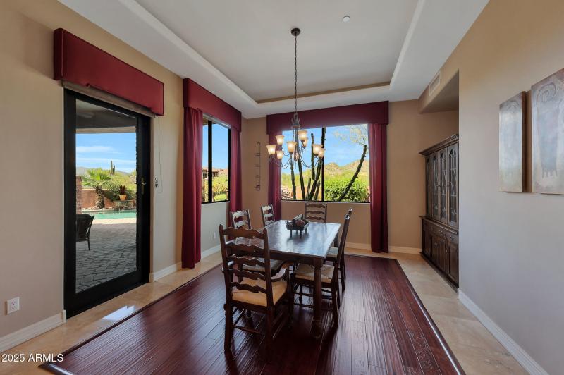 Bright Eat-in Kitchen