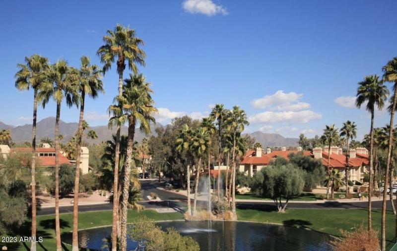 Scenic Lake & Mountain Views