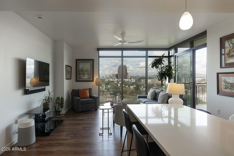 200 W PORTLAND ST 822