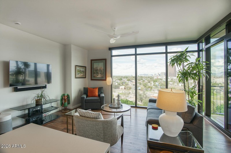 200 W PORTLAND ST 822