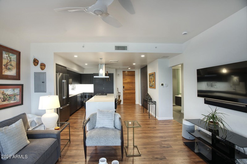 200 W PORTLAND ST 822