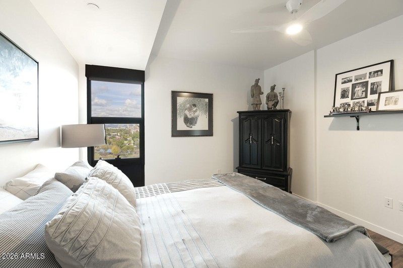 200 W PORTLAND ST 822