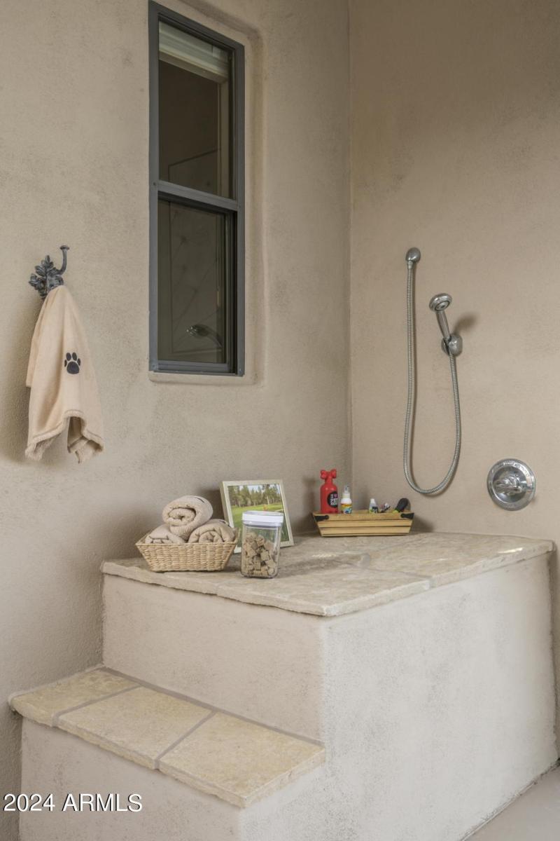 134-web-or-mls-140-print-HUB05247ashertw