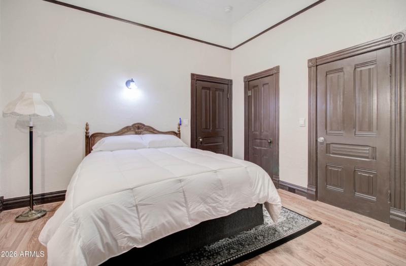 385 S Broad St Interior-17