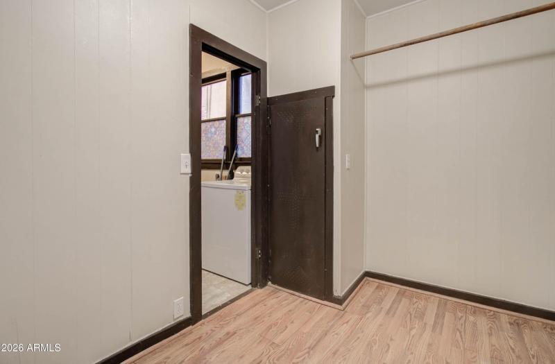 385 S Broad St Interior-22