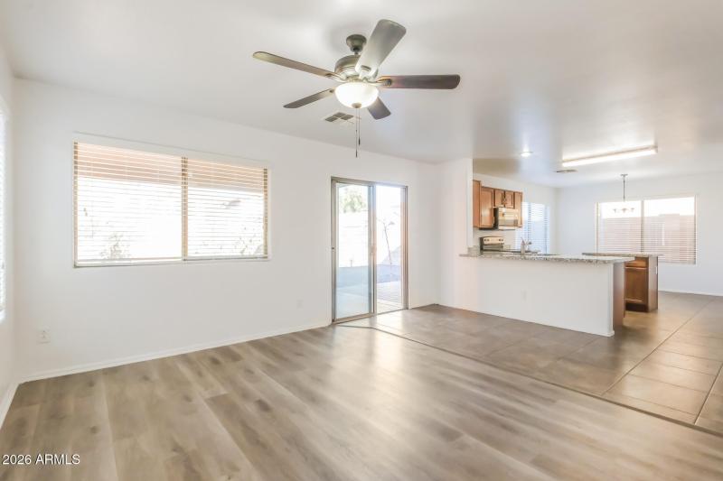 004-photo-living-room-15048274