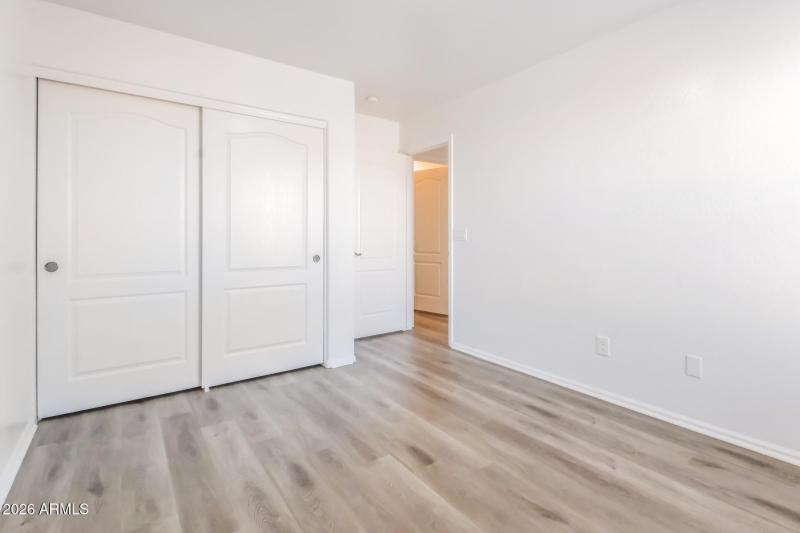 017-photo-bedroom-15048284