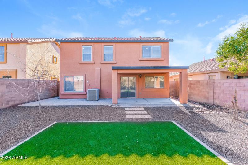 021-photo-rear-view-15048279