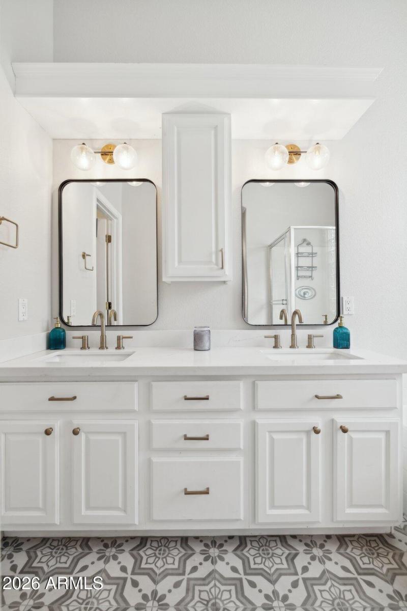 16-web-or-mls-1594-e-megan-st