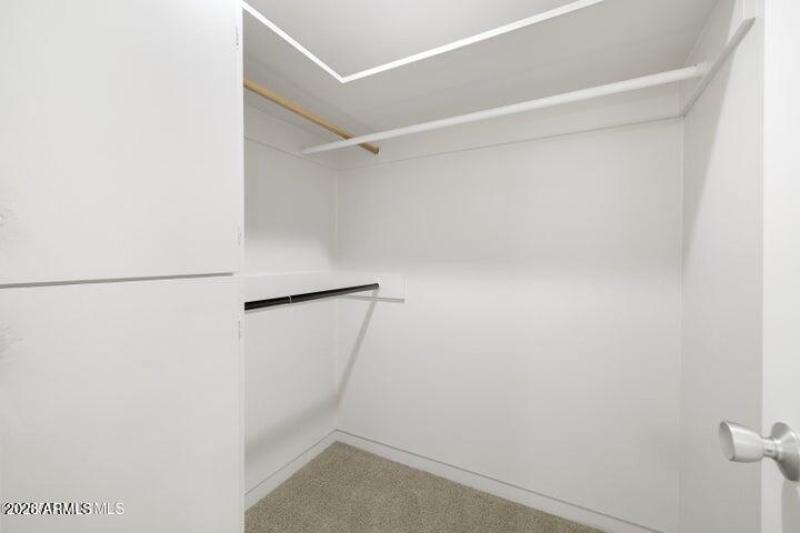 JUNIOR WALK IN CLOSET