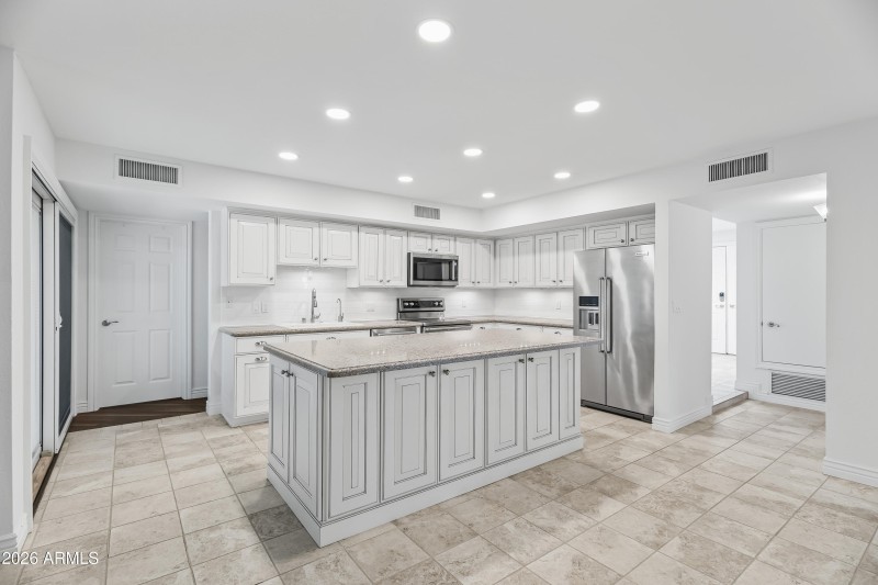 KITCHEN WITH SS APPLIANCES