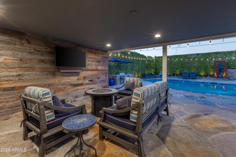 Back patio w/ misting system