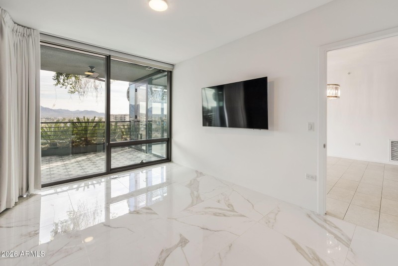 7180 Updated Great Room