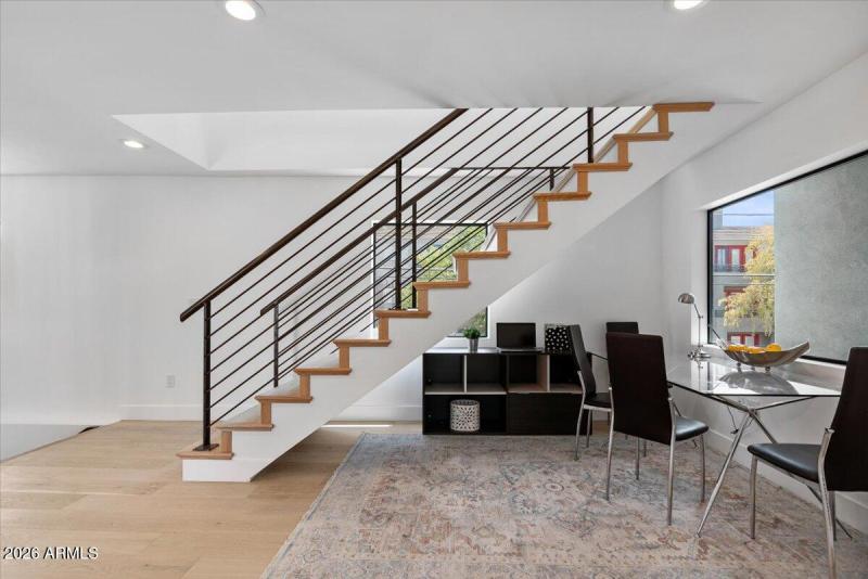 23-Upstairs landing & sitting area