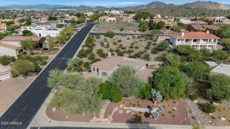 1404 E Michelle Dr-large-004-005-1404 E